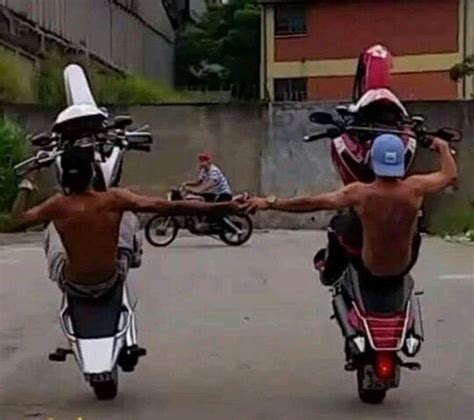 pelada de moto|Vídeos pornôs com Moto 